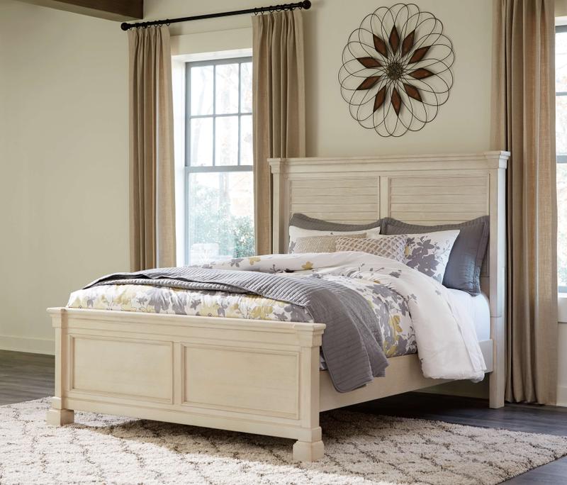 Bolanburg Queen Panel Bed (Floor Model)